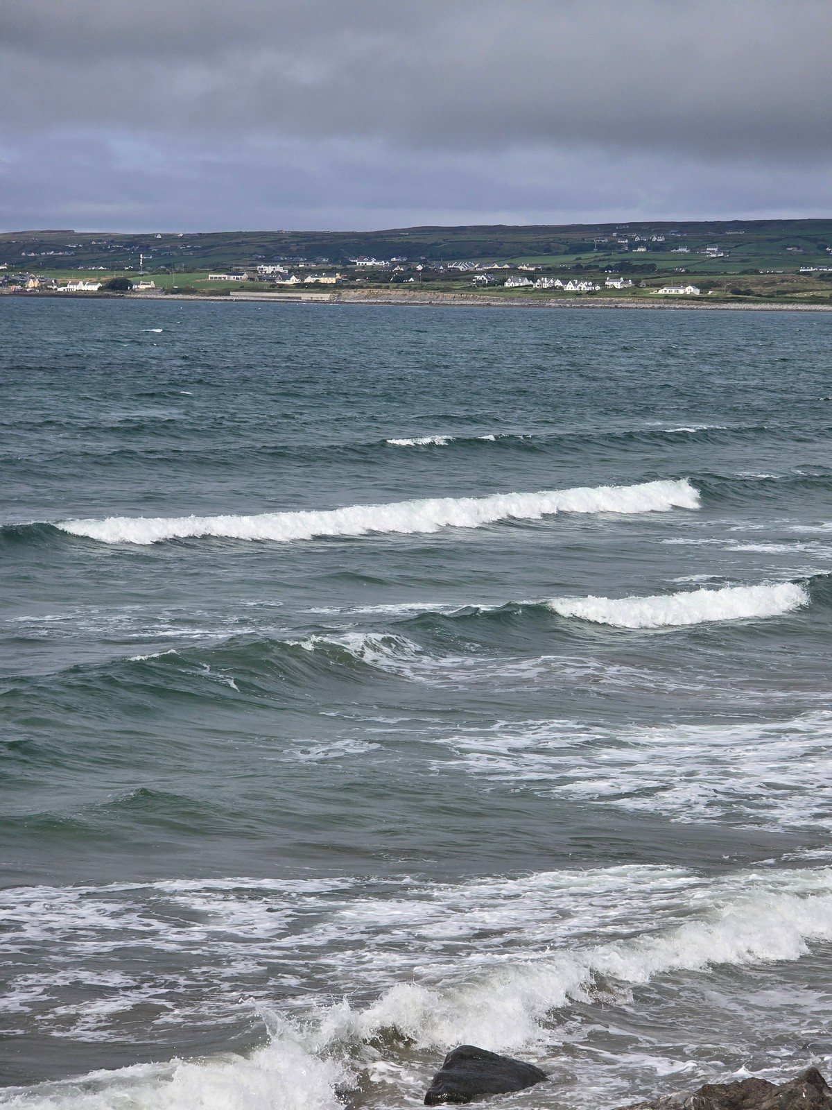 1ft waves with a onshore breeze WSW, 13Kts. Air 18C, sea 18.0C, high tide 21:21 and 09:44, low tide 14:37